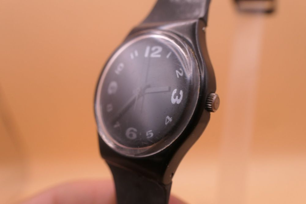 Swatch Orologi: Swatch Gent "AFTER DARK" GB144, neue Batterie – Usato da Thun venduto da CHRONOTIKA 1