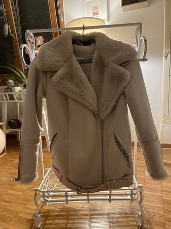 ZARA-Kuschelige und elegante Kunstlederjacke für 13.-