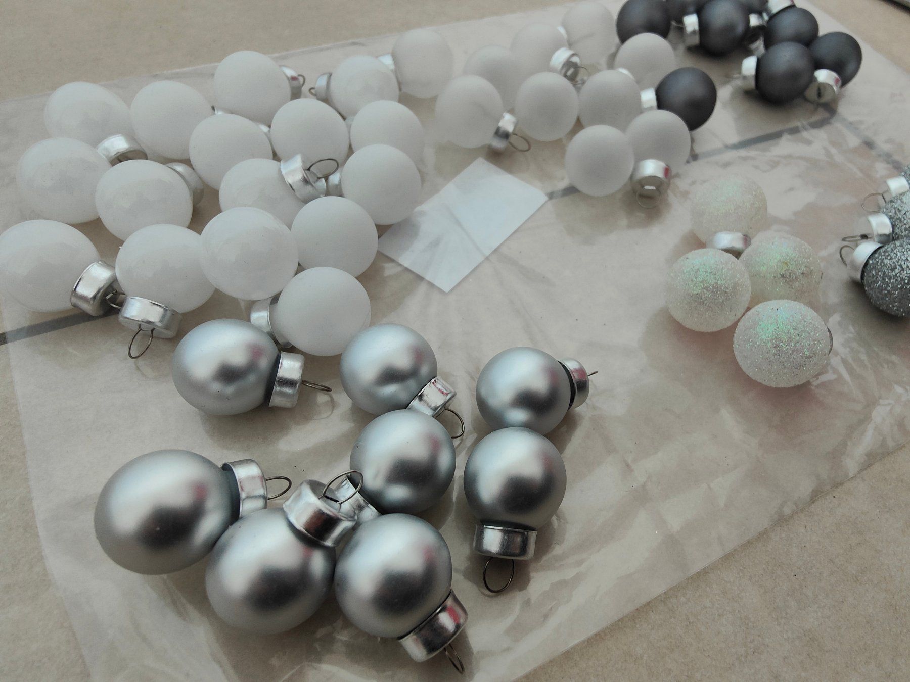 Alle Dekorationen: Mini Weihnachtskugeln – Neu und originalverpackt aus Rickenbach b. Wil von Beautiful.Things 7