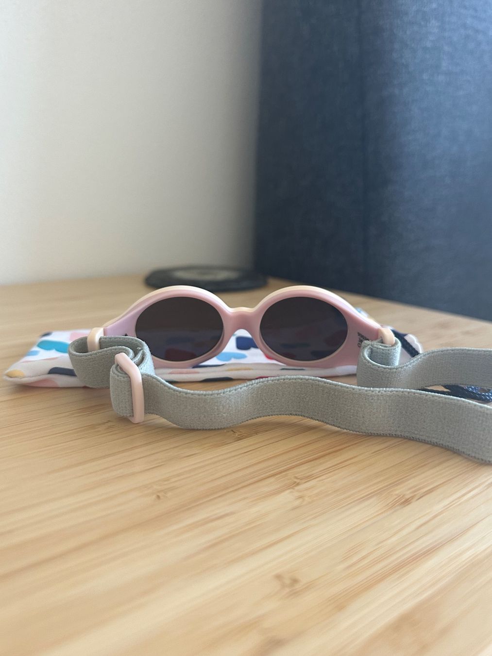 Béaba Occhiali & Lenti: Beaba Sonnenbrille mit Gummiband 0-9 Monate – Nuovo (secondo la descrizione) da Baden venduto da AkvileP 1