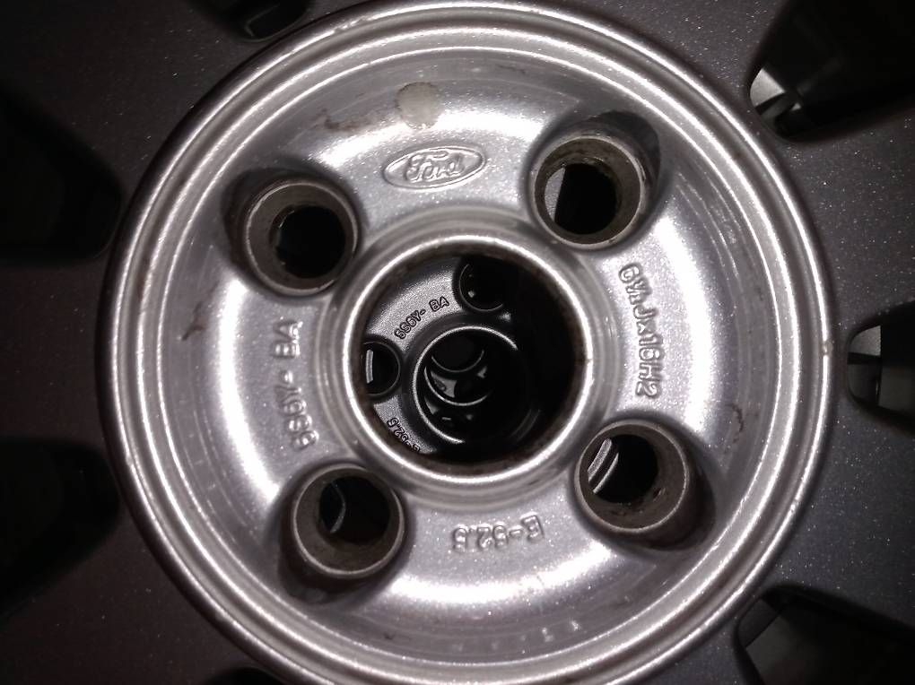 Pneus & Kompletträder: Roues Ford Fiesta  – Gebraucht aus Dorénaz von jagustd