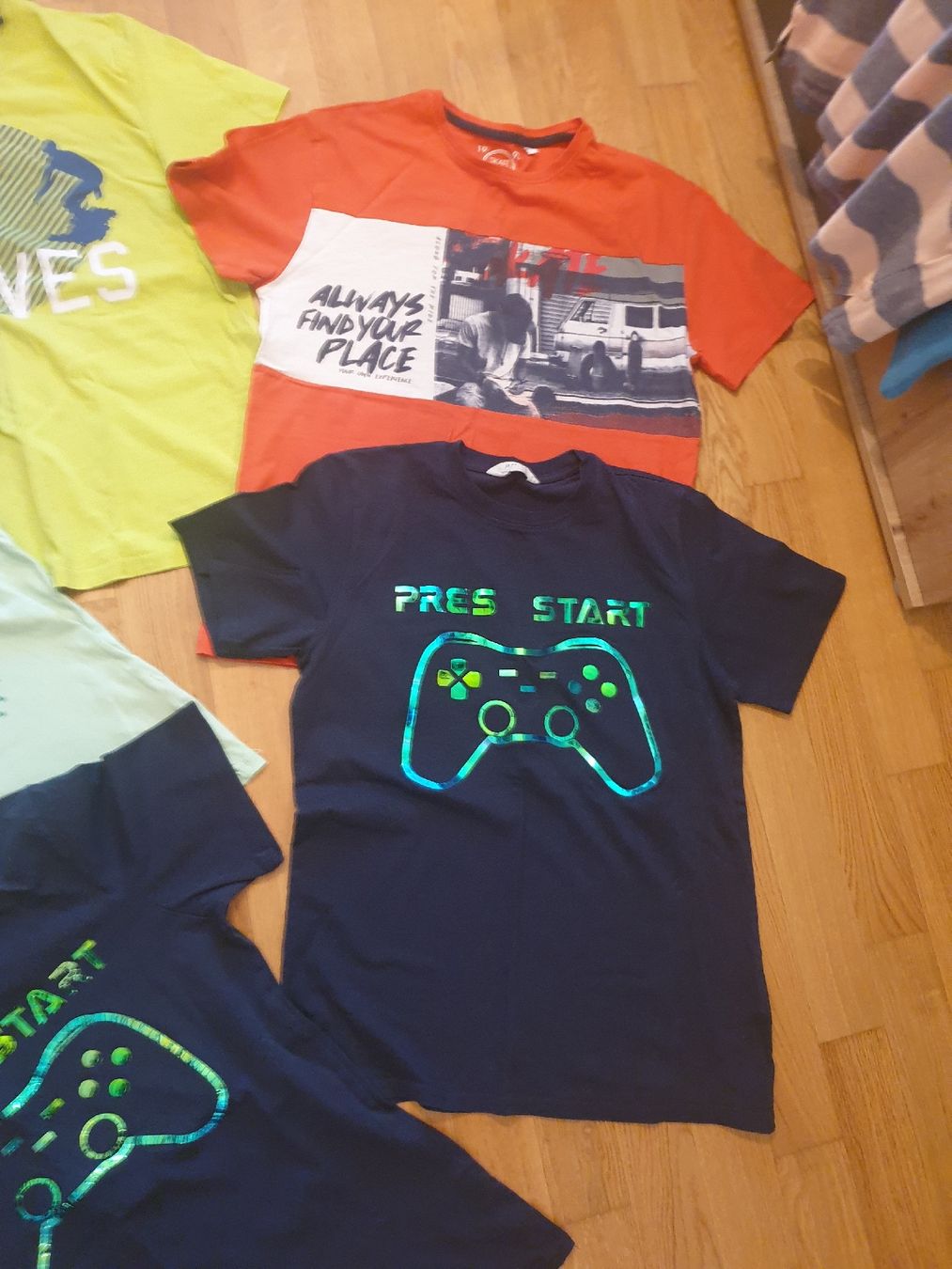 H&M Lotti & Set di vestiti: Lots de t-shirt – Usato da Fribourg venduto da mal_8zjh 4