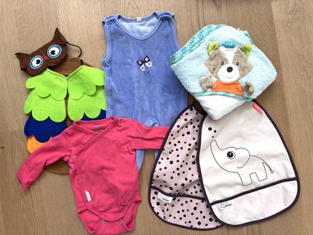 Baby-Set: Strampler, Badetuch, Lätzli & mehr, Grösse 62/68