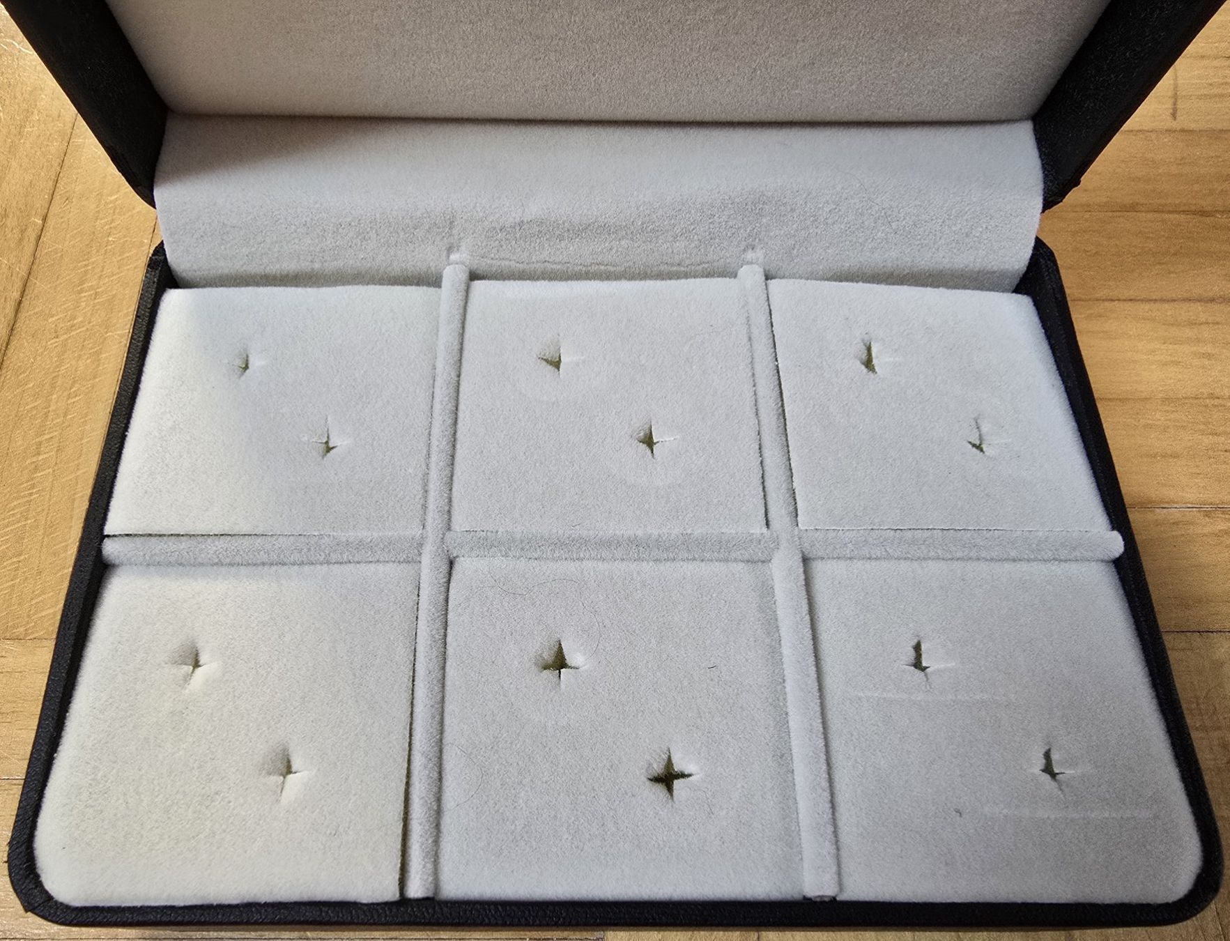 Manschettenknöpfe: Stattliche Matte Kunstleder Manschettenknöpfe Box – Gebraucht aus Froideville von xXSebastienXx 2