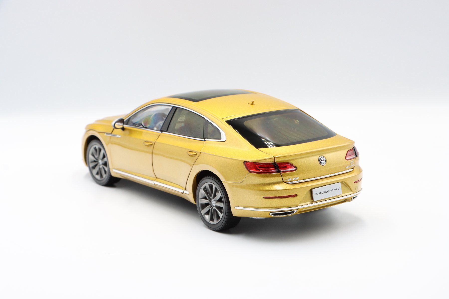 Volkswagen Modellini d'auto: VW Arteon CC 2018 1:18 Paudi Model – Nuovo e nell'imballaggio originale da Bühl b.Aarberg venduto da modelldiecast 5