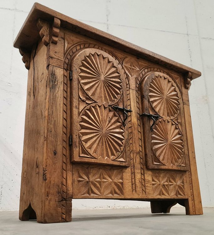 Commodes: ❤️ Antike Kommode ❤️ "Gotischer Stil" %SALE% *Felice_Felix* – D'occasion à Staffelbach par Felice_Felix 4