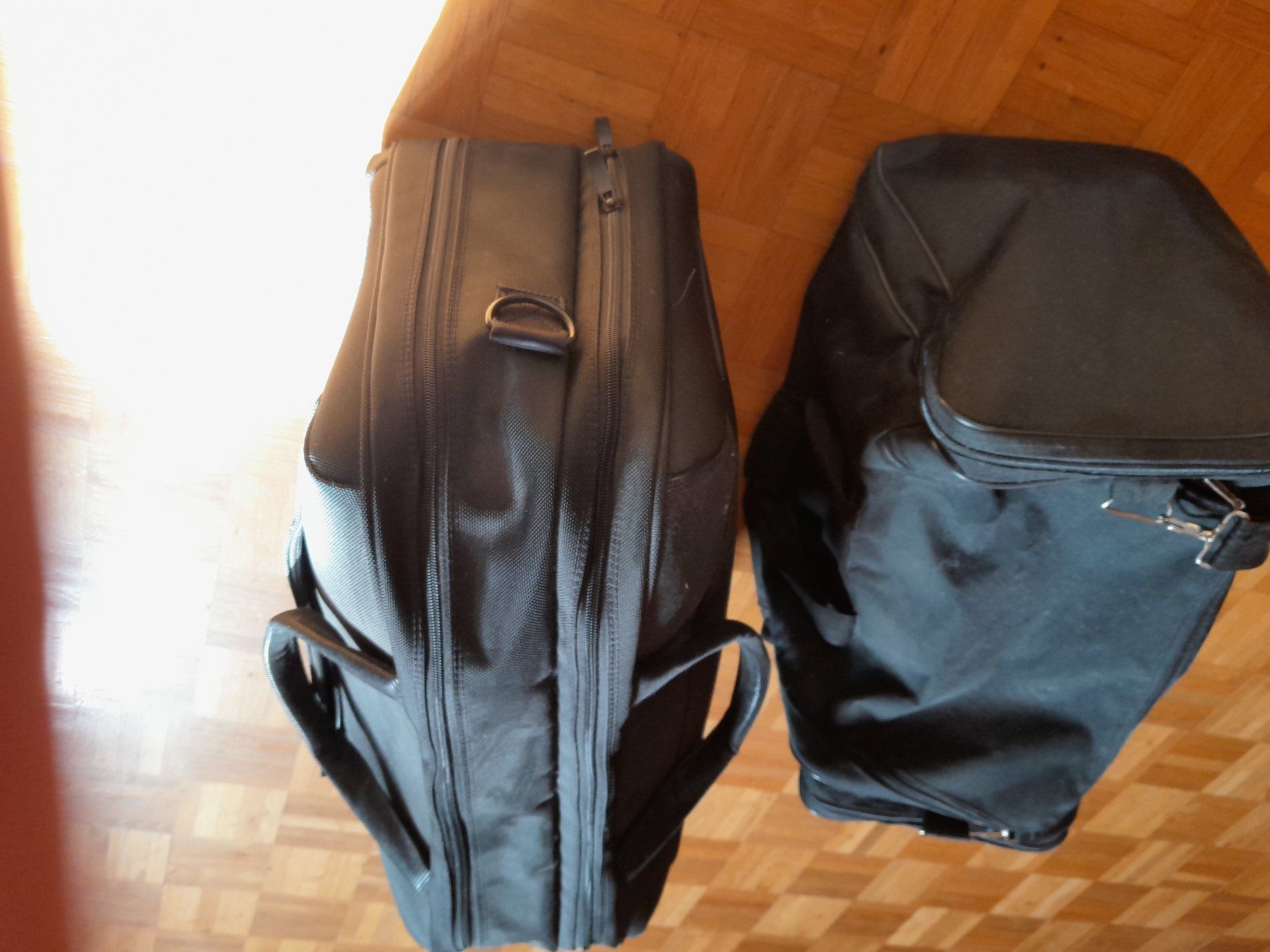 Taschen: 2 Taschen – Gebraucht aus Rüti ZH von Alemanni 1