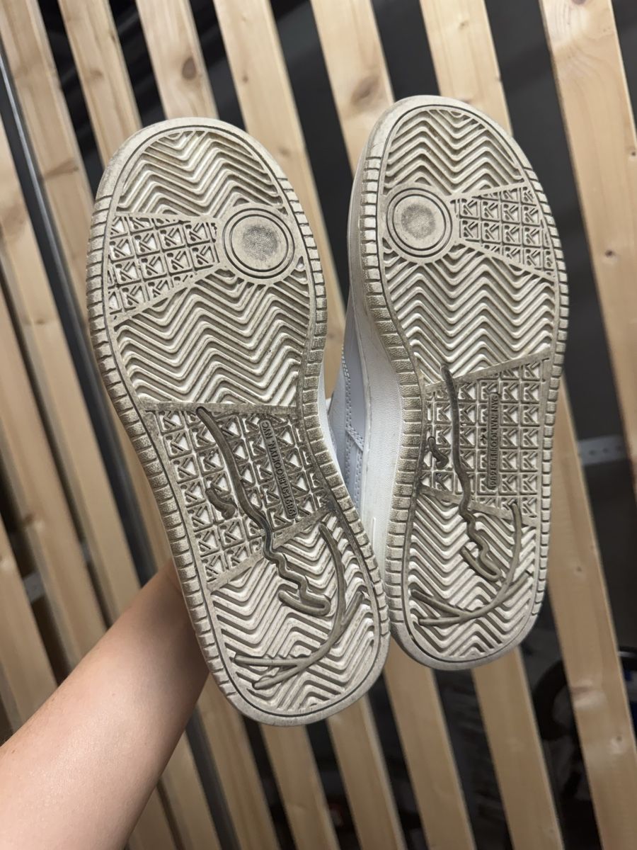 Scarpe da donna: Weisse Sneaker Grösse 38 leichte Gebrauchsspuren – Usato da Liestal venduto da ind_km9z 2