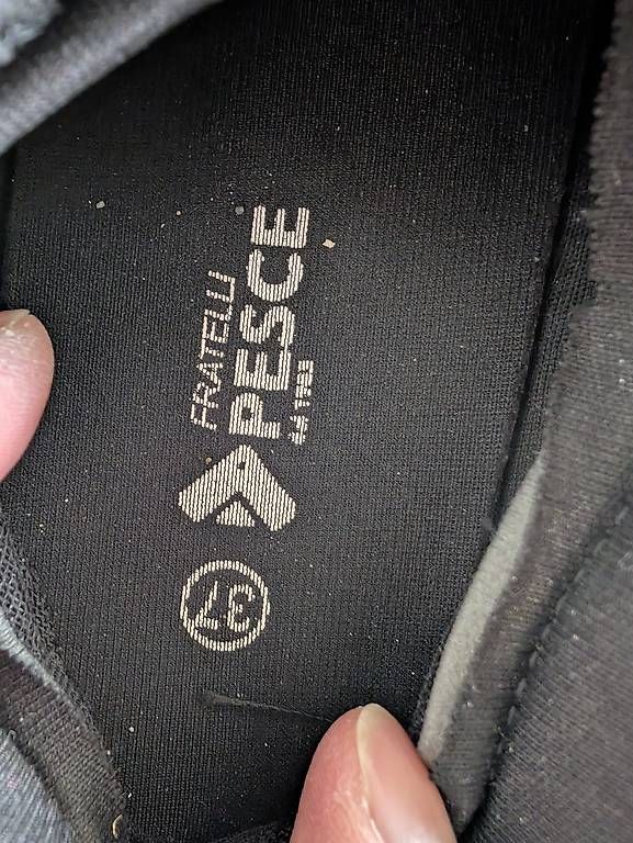 Scarpe da uomo: Badeschuhe, Gr. 37 – Usato da Uster venduto da bikesnow 2