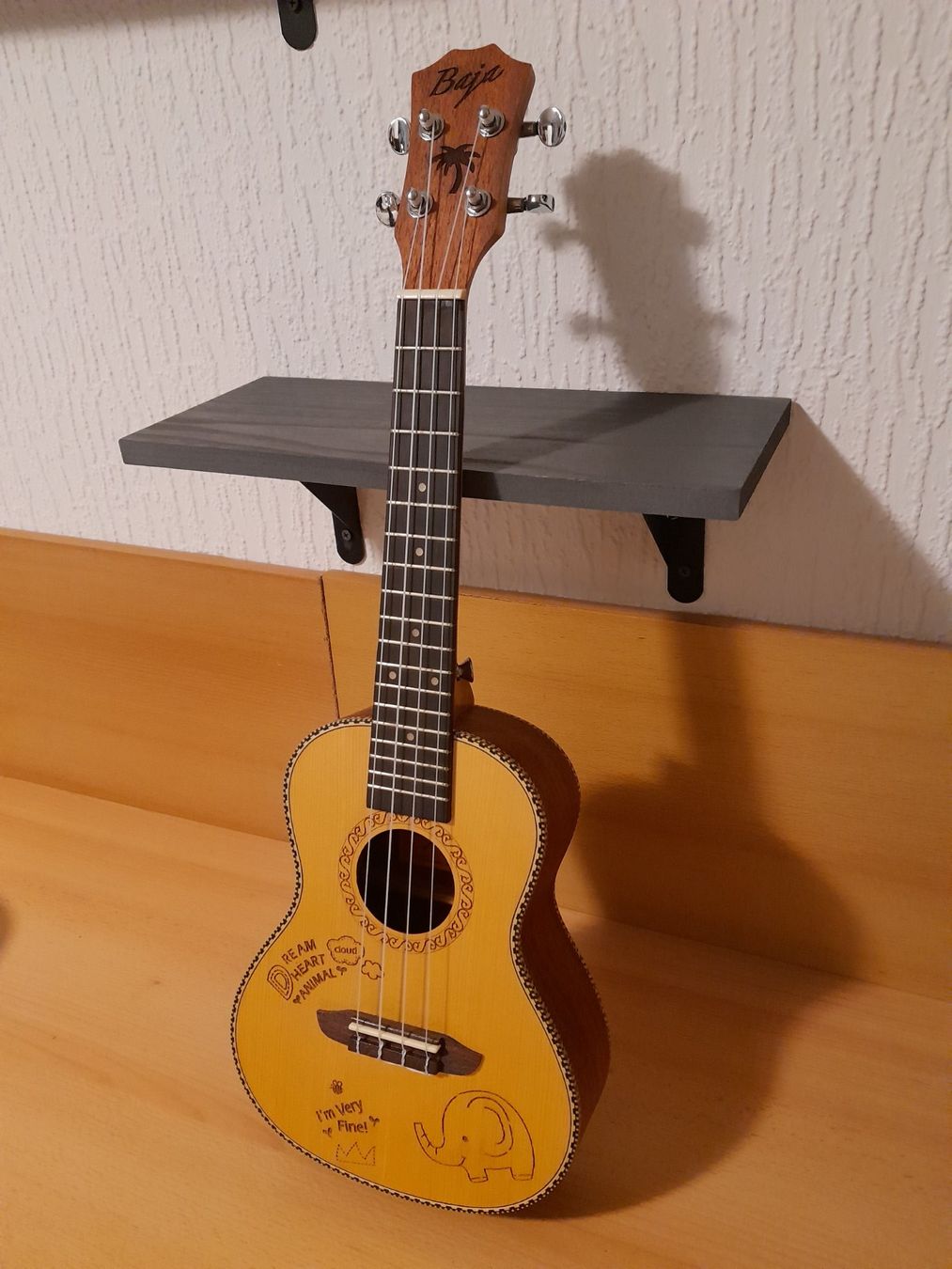 Strumenti musicali: Ukulele Baja mit Dekorationsmotive – Usato da Baar venduto da Luusbuesi 1
