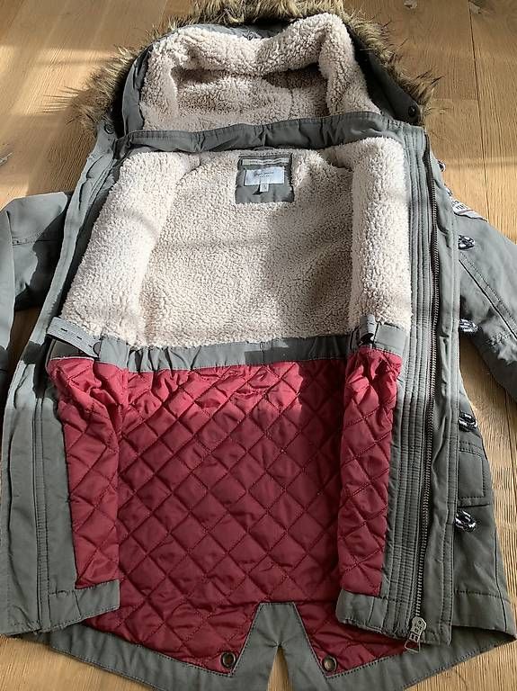 Vestes & Manteaux: Jacke olivgrün in Grösse 128 – D'occasion à Otelfingen par che_26d5 2