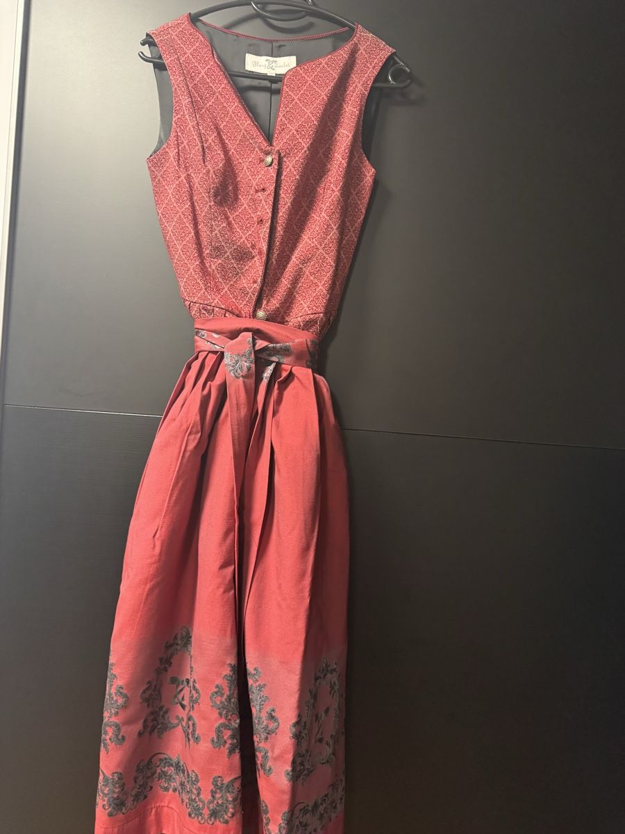 Kleider: Dirndl – Gebraucht aus Saas im Prättigau von Holliwood 1