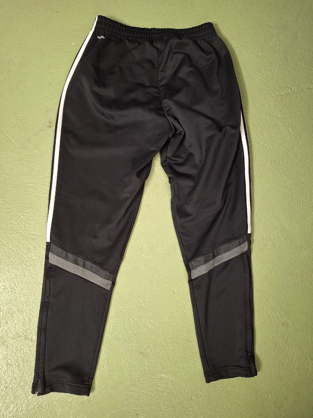 Adidas Pantaloni: Adidas Trainerhose – Usato da Niederglatt ZH venduto da Bobsli 1