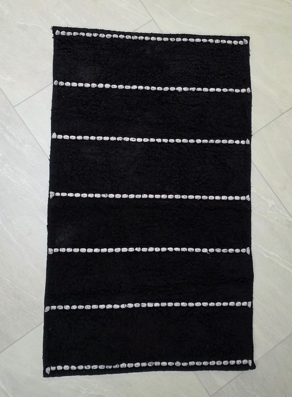 Tappeti: Schwarz-Weiss Baumwoll Badteppich – Usato da Rheinsulz venduto da Dred 2