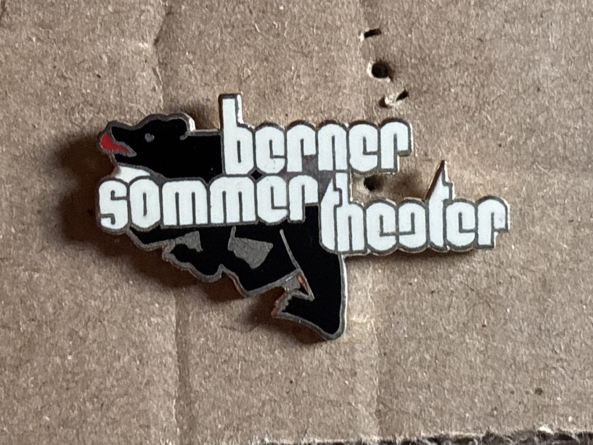 Placchette & Badge: Pin Berner Sommertheater Bär – Usato da Lützelflüh-Goldbach venduto da NicoleL.