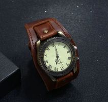Leder Armbanduhr im Vintage-Punk-Stil für Männer