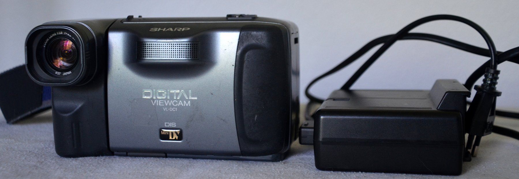 Sharp Videocamere: Sharp  VL-DC1 MiniDV  Camcorder / caméscope – Nuovo e nell'imballaggio originale da Collonges venduto da arashee 1