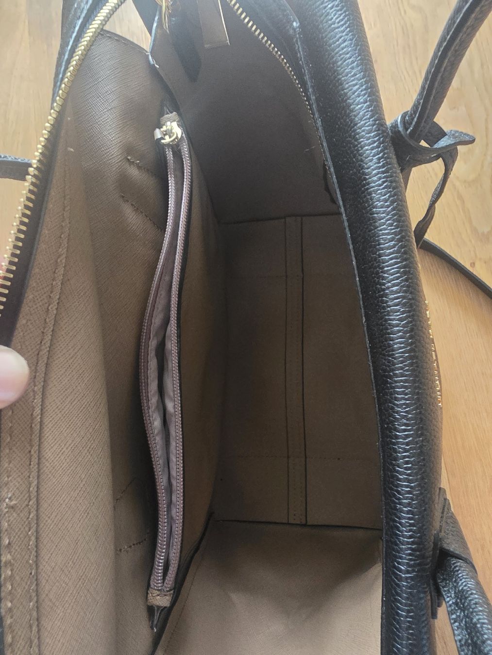 Michael Kors Autres vêtements & accessoires: Michael Kors Handtasche schwarz Leder  – Neuf (Voir description) à Igis par LinPG 4