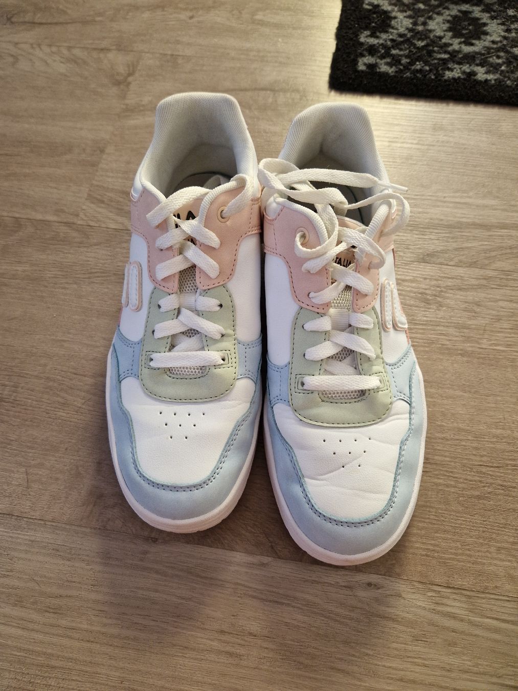 Damenschuhe: Fila Sneaker Damen Gr. 40 - Top Zustand – Neu (gemäss Beschreibung) aus Uster von lar_9h7q
