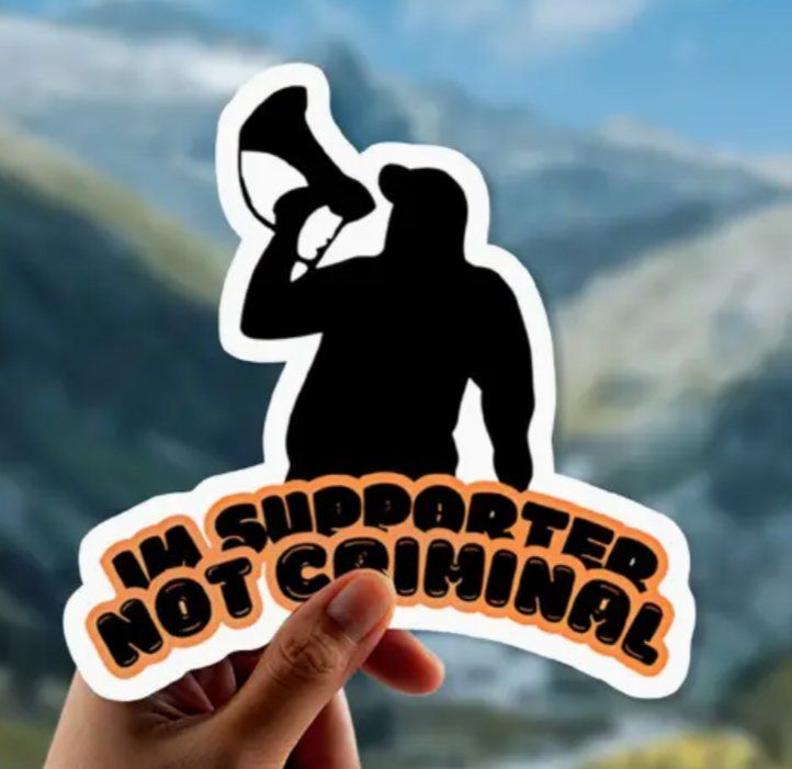 Aufkleber: Sticker Ultras supporter, not criminal – Neu und originalverpackt aus Dintikon von Vexi