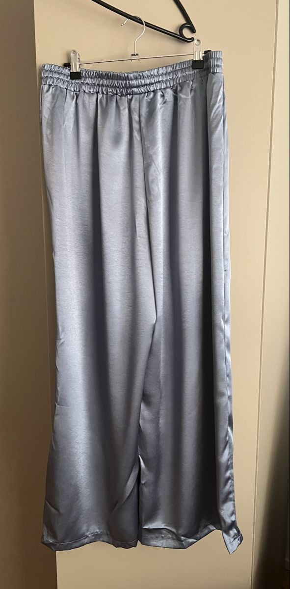 Pantalons: Seidenhose Damen hellblau Grösse M neu – Neuf (Voir description) à Zürich par dan_8cvc 1