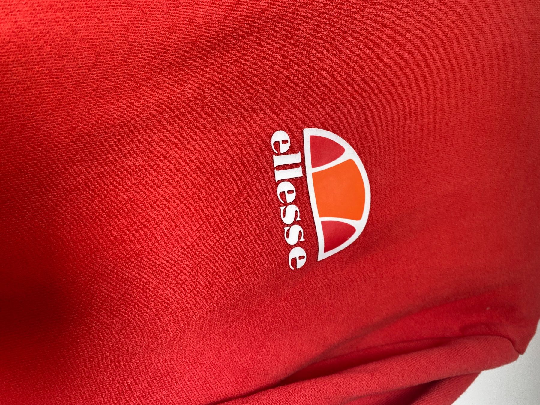 Maglioni & Felpe: Roter Ellesse Kapuzenpullover, Top Zustand, Grösse M – Usato da Lyss venduto da gab_2klg 1