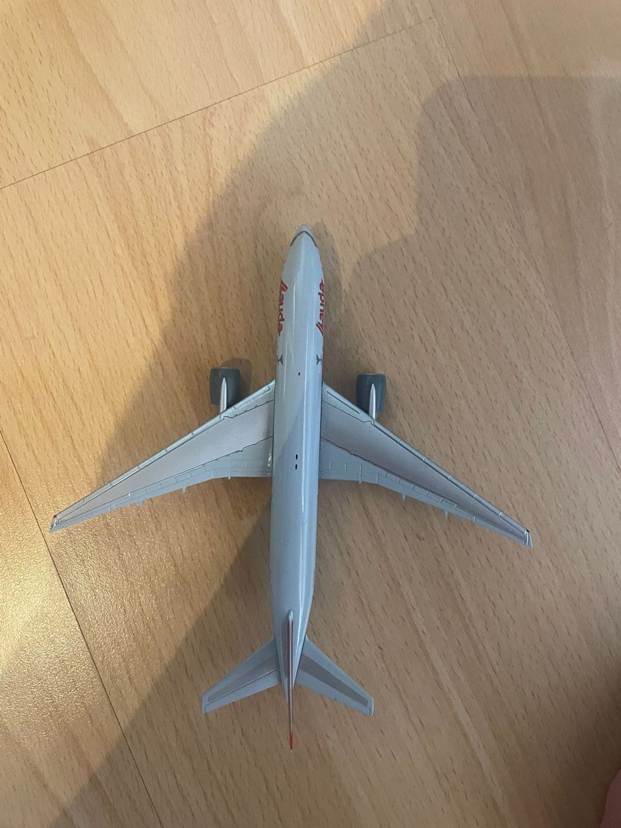 Herpa Modellbausätze & Standmodelle: Modèle d’un 777-200 Lauda 1:400 – Gebraucht aus Chippis von Gini17 1
