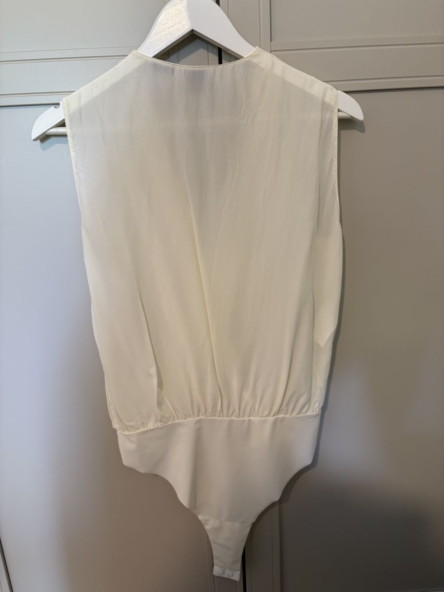 Pinko Top: Pinko butter body top – Usato da Rolle venduto da gos_2xy5 2