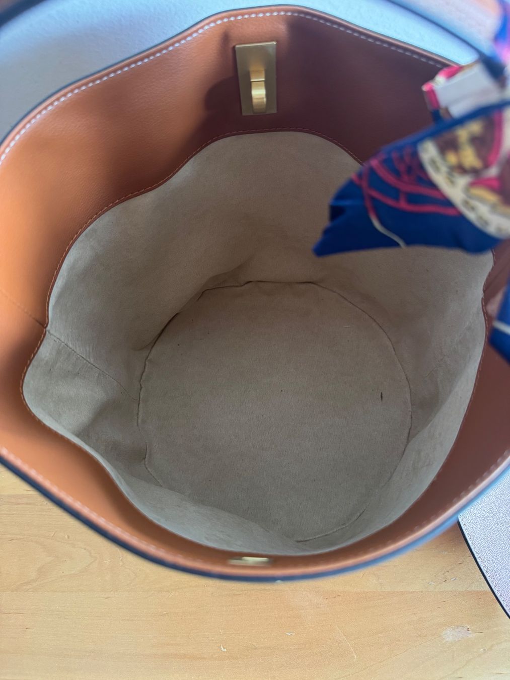 Borse da donna: Sac seau en cuir neuf – Nuovo e nell'imballaggio originale da Carouge GE venduto da Myr_hbt9 3