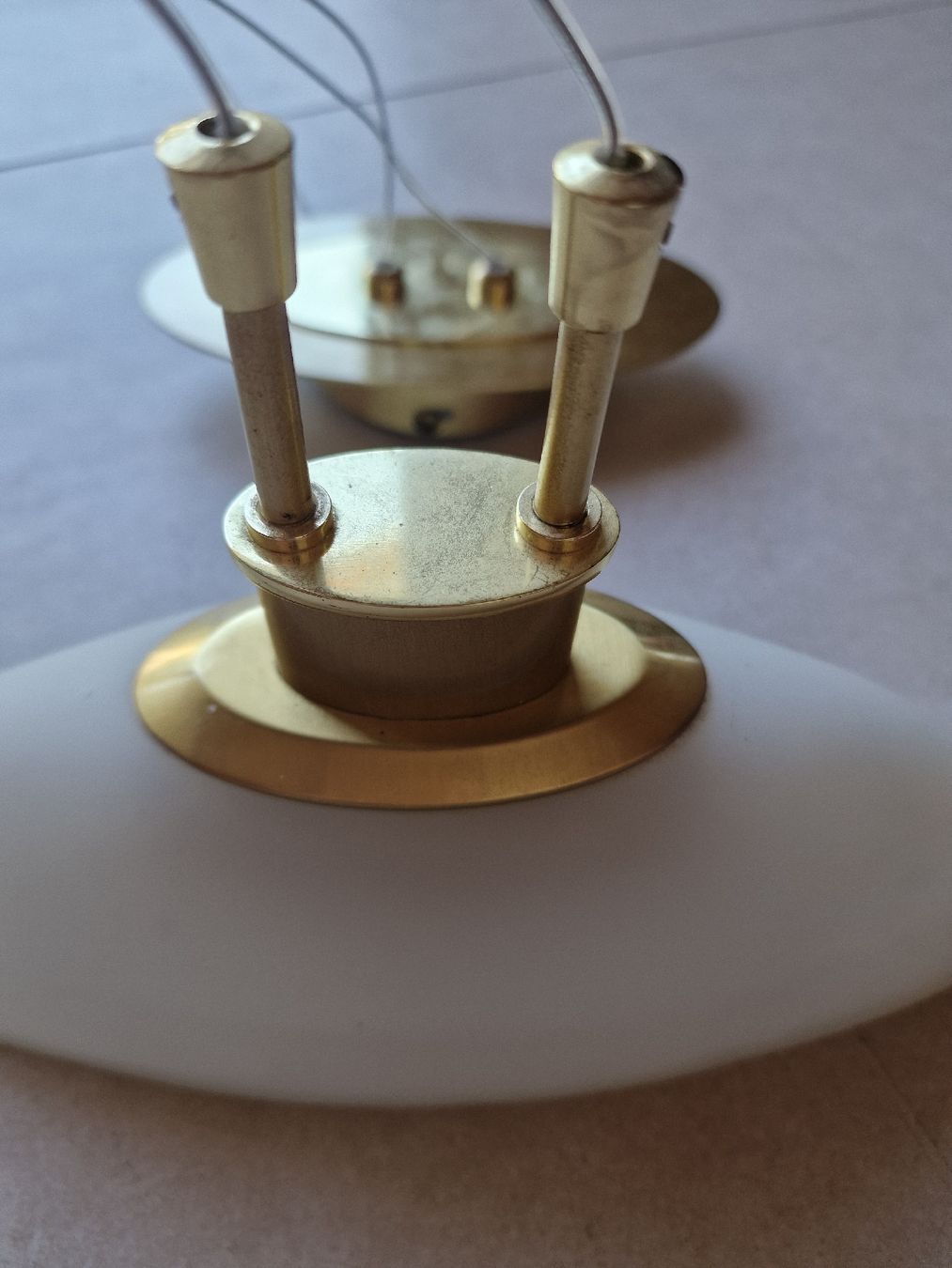 Lampadari & plafoniere: Lampe suspendue en verre opalin – Usato da Vouvry venduto da Marr0 1