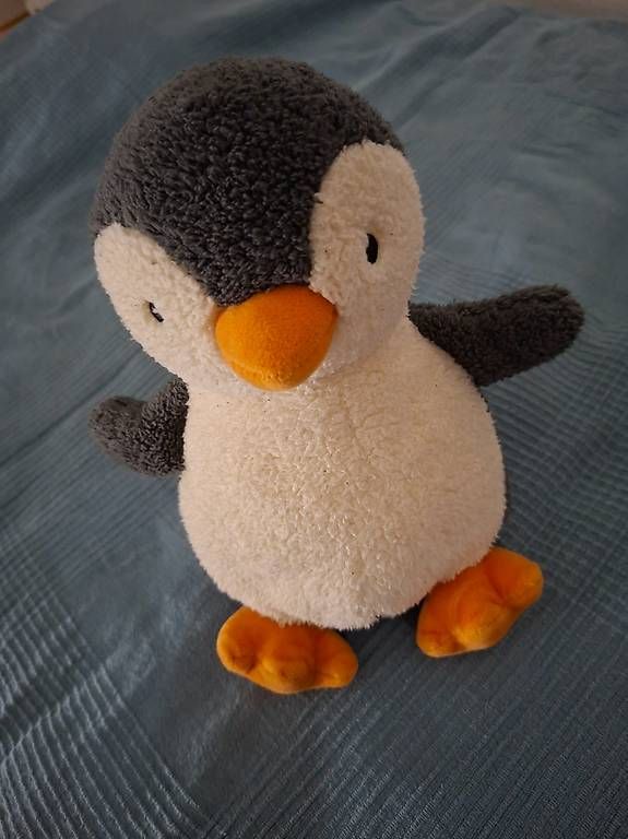Spielzeuge: Plüschtier Pinguin – Gebraucht aus Winterthur von bub_rq8q