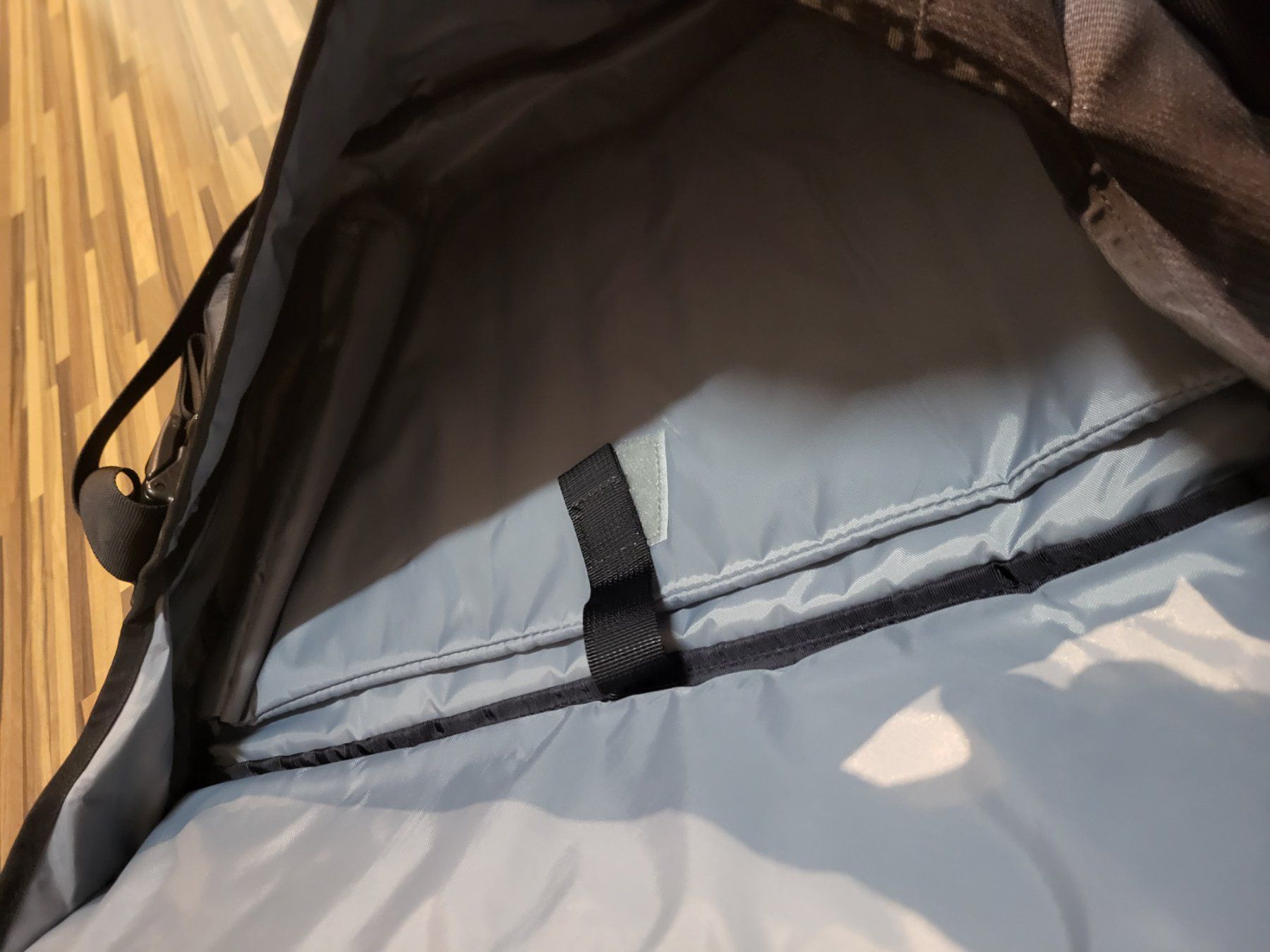 Dakine Taschen: Dakine Laptop Tasche 22 Liter – Neu und originalverpackt aus Goldach von Fuchour 4