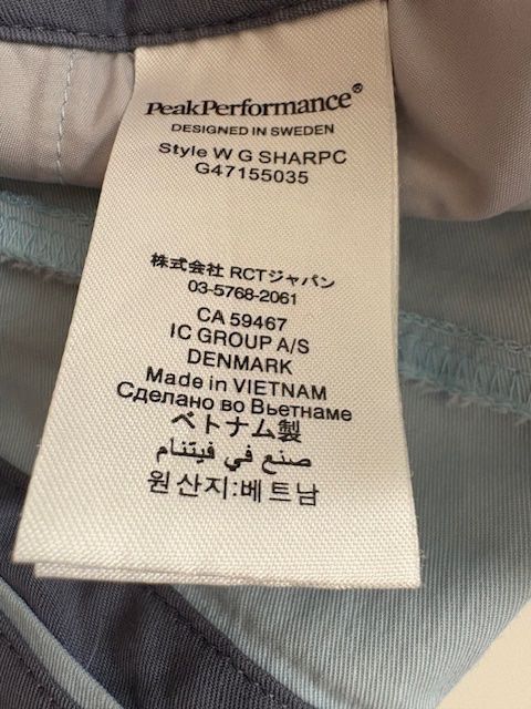 Peak Performance Pantaloni: Hose Damen hellblau PeakPerformance, 3/4-Hose – Usato da Pfäffikon ZH venduto da GZHDZV 2