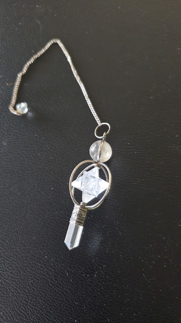 Ciondoli: Pendule cristal de roche – Usato da Cheyres venduto da Karine-Schweiz