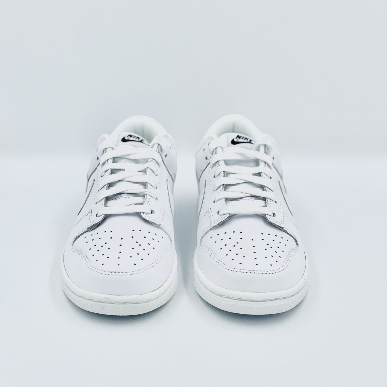 Nike Scarpe da donna: Nike Dunk Low Triple White EU 36 – Nuovo e nell'imballaggio originale da Erlinsbach venduto da sasneakers 3