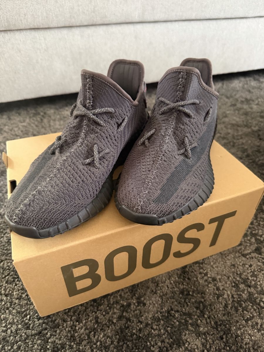 Adidas Herrenschuhe: Adidas Yeezy Boost 350 V2 EU 43 1/3 – Gebraucht aus Schwerzenbach von Cyrilho10 1