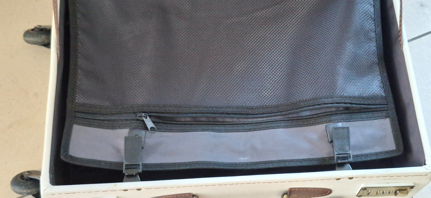 Valigie: Retro Punk Roll Koffer Weiss/Braun – Usato da Alpnach Dorf venduto da Kessy4 3