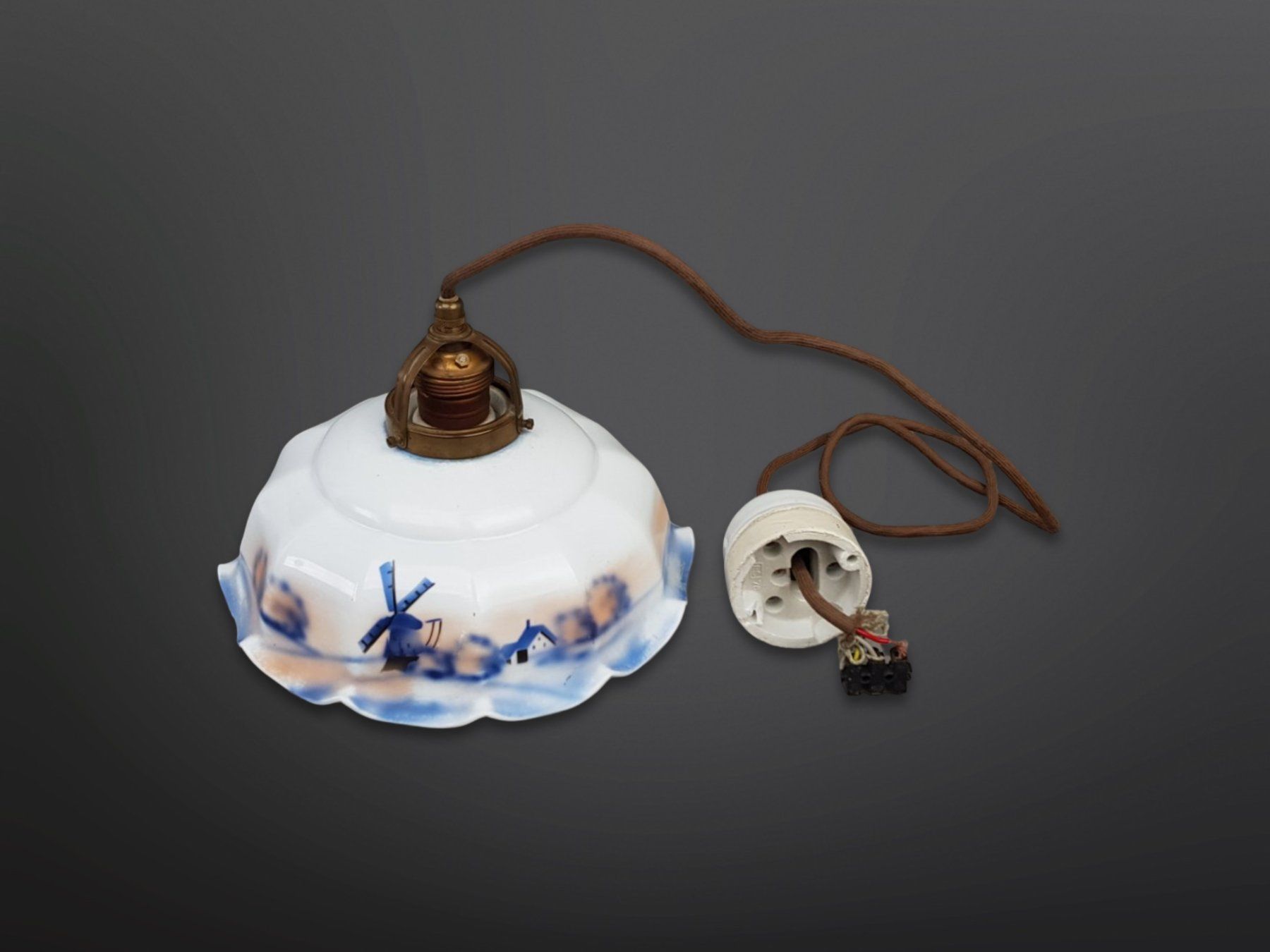 Lampade: Vintage Pendellampe aus Opalglas – Usato da Suhr venduto da Restwert_Suhr 1