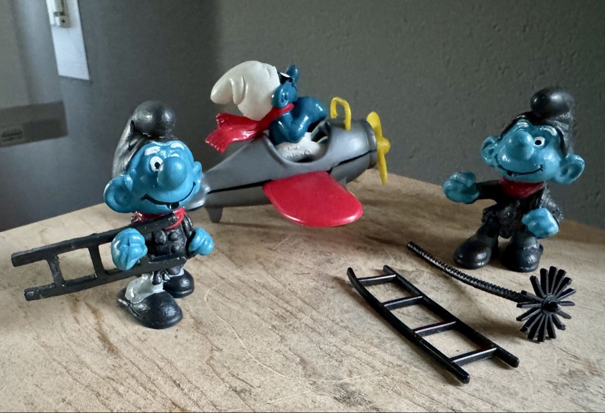 Statuette: 3 x alter Schlumpf Kaminfeger + Flieger – Usato da Rothrist venduto da Luckywinner 4