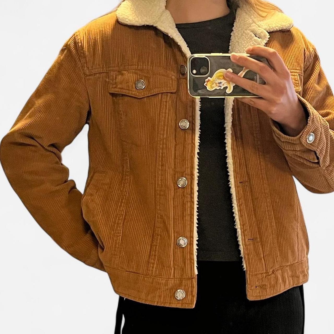 Bershka Vestes: Cordjacke mit Fellkragen Bershka – D'occasion à Sion par mol_9tmp 1