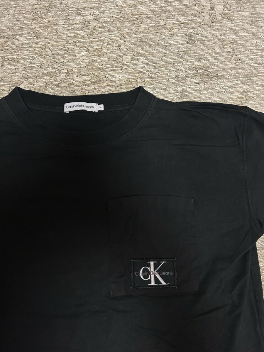 Calvin Klein Camicie, T-shirt & Polo: T-shirt Calvin Klein noir, taille 14 – Nuovo (secondo la descrizione) da St-George venduto da elena27 1
