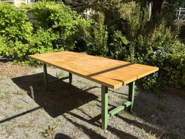 Arbeitstisch Holzplatte Metallgestell grün gebraucht