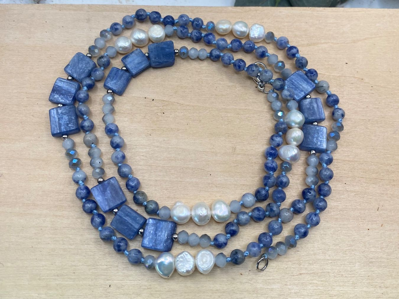 Ketten: Feines und leichtes Collier Kyanit und Sodalith – Neu (gemäss Beschreibung) aus Luzern von S.Kern01 1