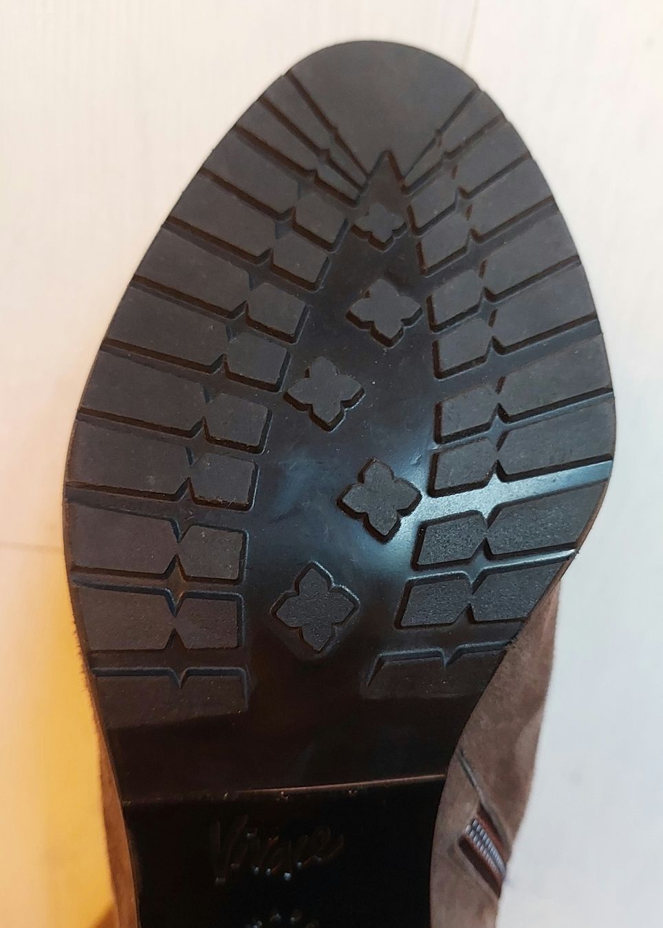 Damenschuhe: Wildleder Stiefel – Gebraucht aus Brunnen von CHOUCHOU. 2