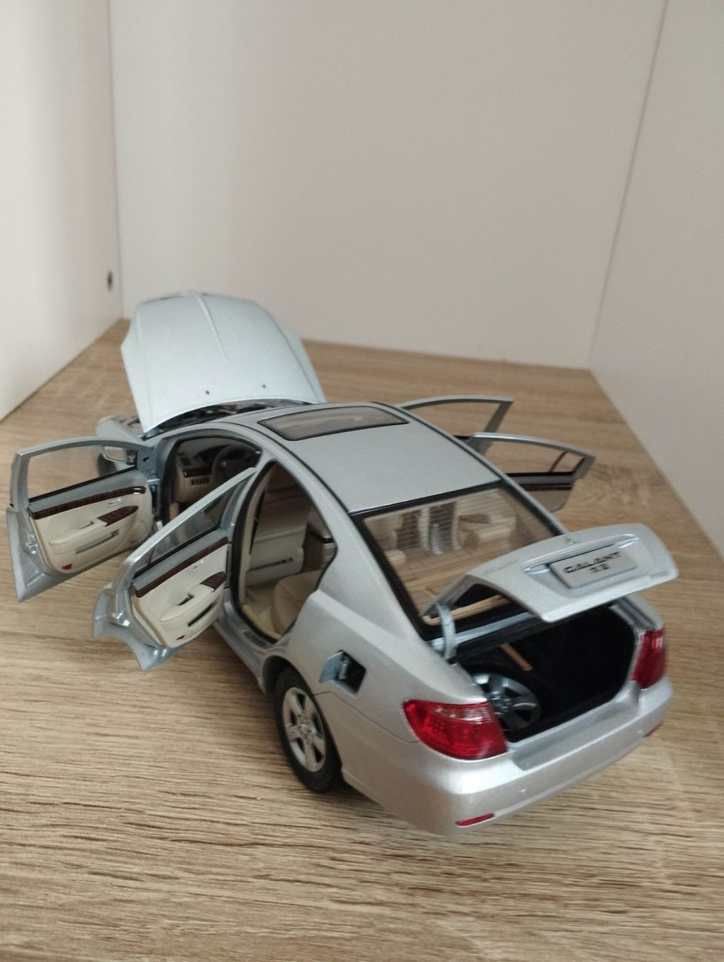Mitsubishi Modellini d'auto: Mitsubishi Galant - full openings – Usato da Chur venduto da oriori