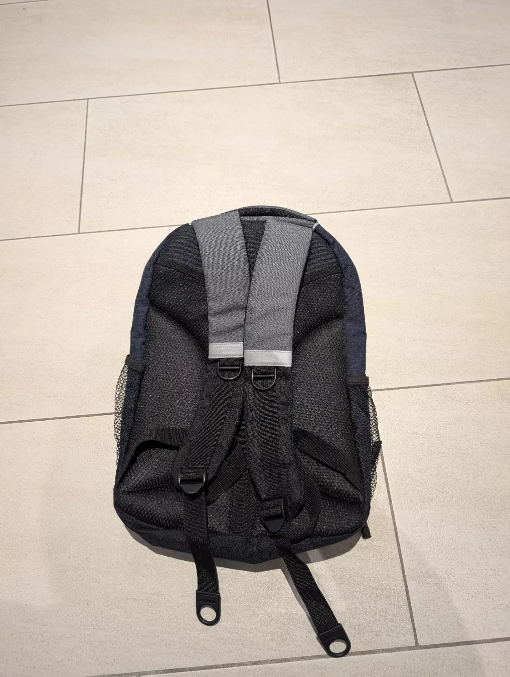 Rucksäcke: Rucksack mit vielen Fächern – Gebraucht aus Ganterschwil von Nike18 5