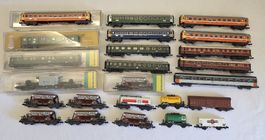Minitrix Modelleisenbahn Waggon Konvolut Spur N diverse..