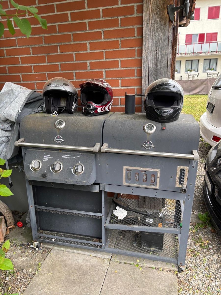 Griglie: Gasgrill und Smoker – Usato da Steckborn venduto da marisM