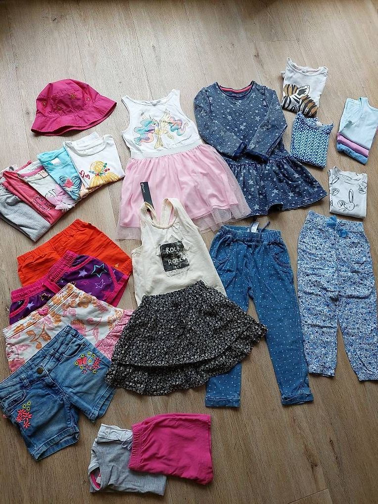 Lotti & Set di vestiti: Kleiderpaket Mächen 104 Sommer 24 Teile – Usato da Zürich venduto da Julia0123
