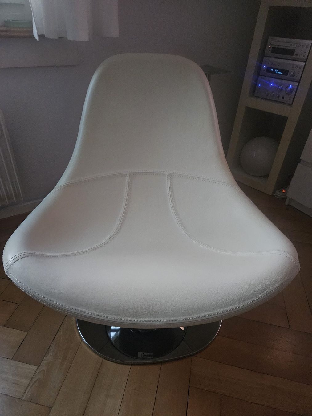 Ikea Poltrone: Eleganter Weisser Drehsessel - Kunstleder – Usato da Zürich venduto da Lor_kcq8 3